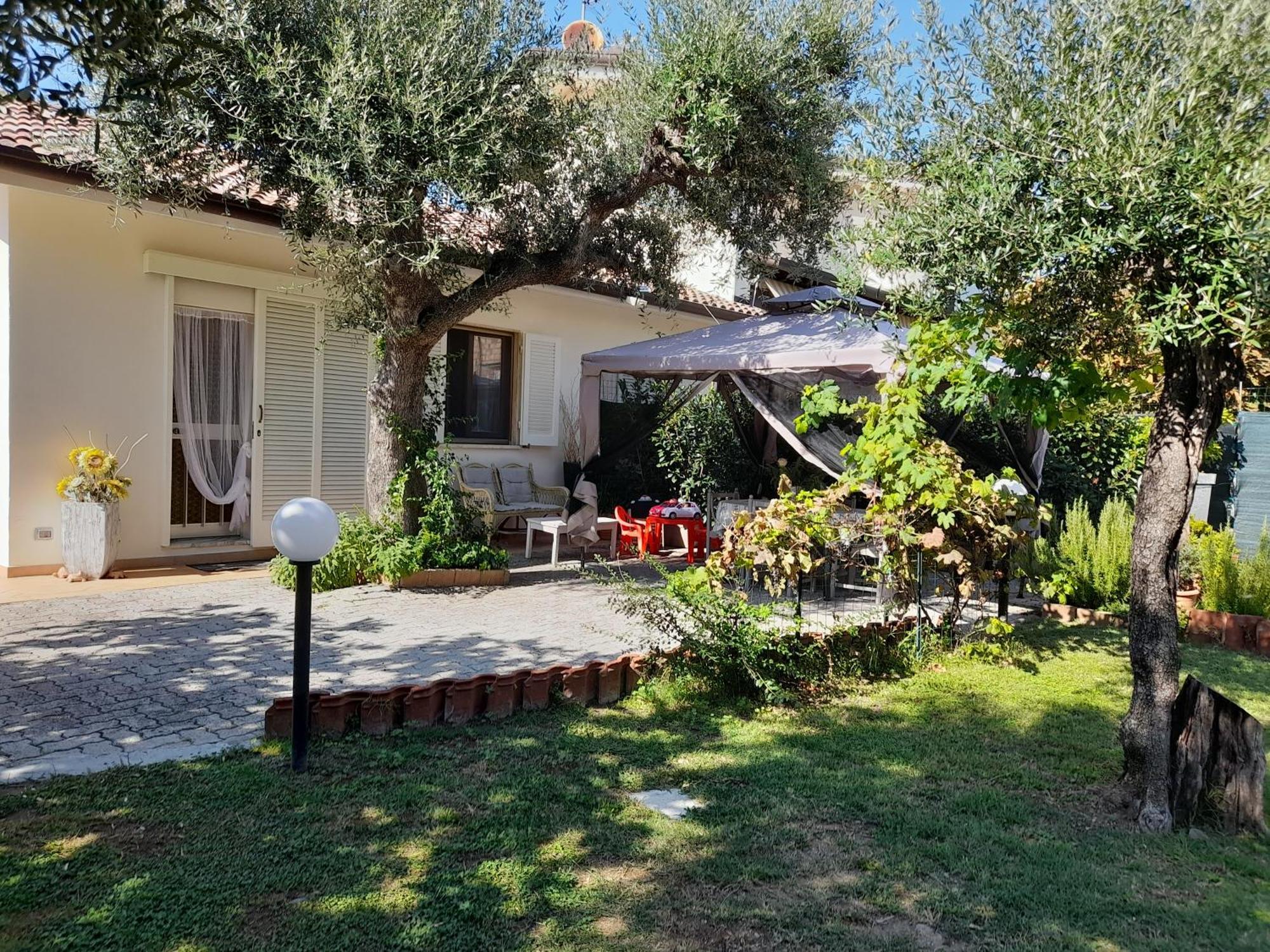 Villa Casa In Campagna A Tre Chilometri Dal Mare Con Parcheggio Privato à Querceta Extérieur photo